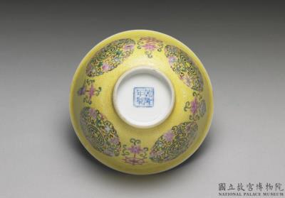 图片[3]-Teacup with incised pattern of flower brocade on yellow ground in falangcai painted enamels, Qing dynasty, Qianlong reign (1736-1795)-China Archive